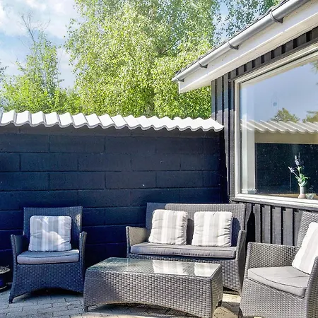 8 Person In * Asnæs